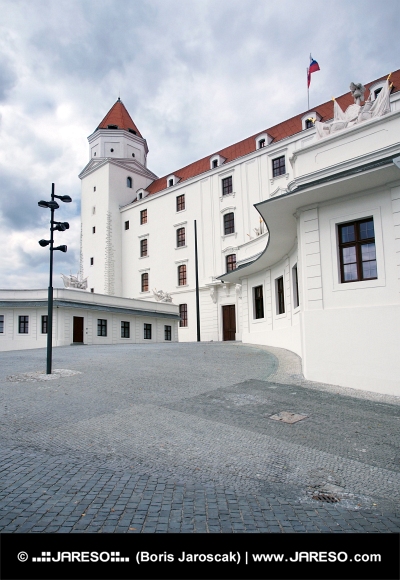 Hlavní nádvoří Bratislavského hradu, Slovensko